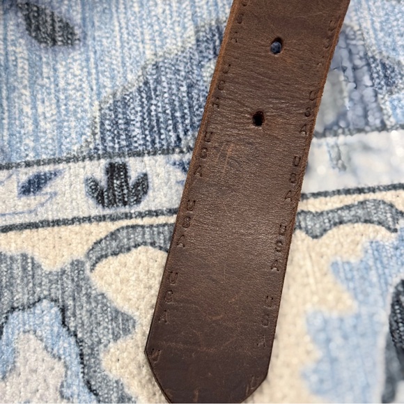 Guess USA Embossed Studded Stars Leather Belt Small - Picture 4 of 9